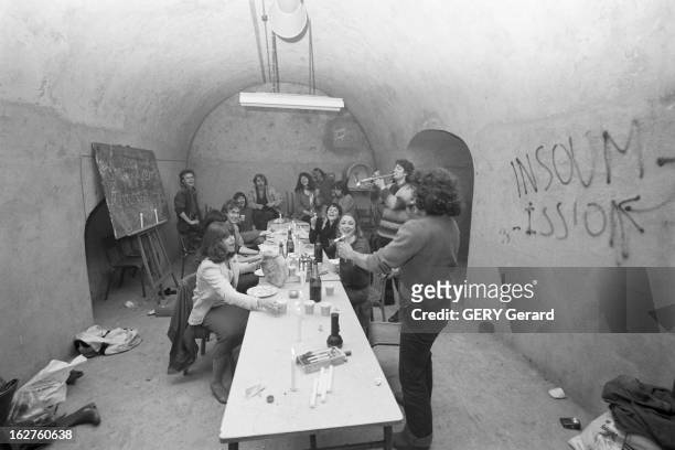 Anti-Atomic Shelter Boulevard Lefebvre In Paris. Paris, le 10 mai 1980. Des jeunes cataphiles font la fête dans les abris anti-atomiques désaffectés...