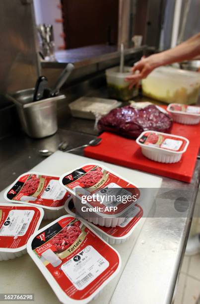 Cook prepares hachis parmentier de boeuf in the kitchen of a restaurant in Paris, on February 22 AFP PHOTO THOMAS SAMSON