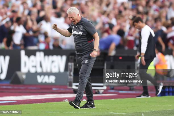 David Moyes, Manager of West Ham United, celebrates during the Premier League match between West Ham United and Chelsea FC at London Stadium on...