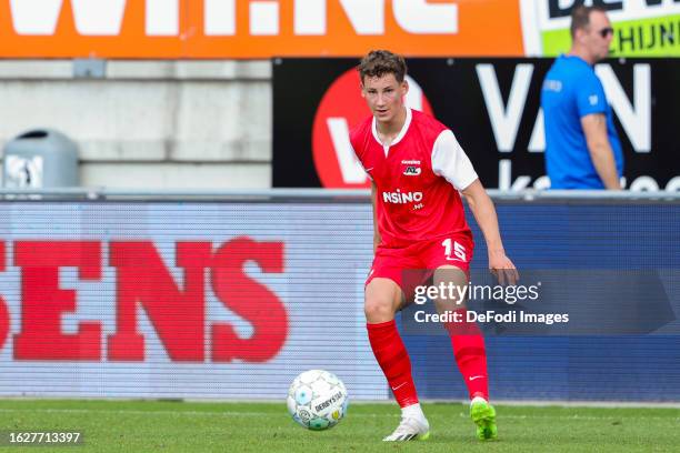 Ruben van Bommel of AZ Alkmaar controls the ball during the Dutch Eredivisie match between RKC Waalwijk and AZ Alkmaar at Mandemakers Stadion on...