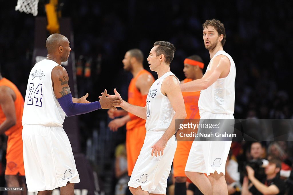 New York Knicks v Los Angeles Lakers