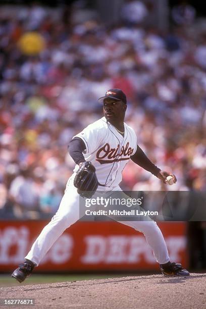 Arthur Rhodes of the Baltimore Orioles pitches during a baseball game against the Minnesota Twins on May 3, 1998 at Camden Yards in Baltimore,...