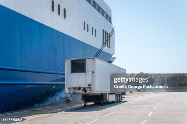 refrigerator track next to a ship - refrigerator truck stock pictures, royalty-free photos & images