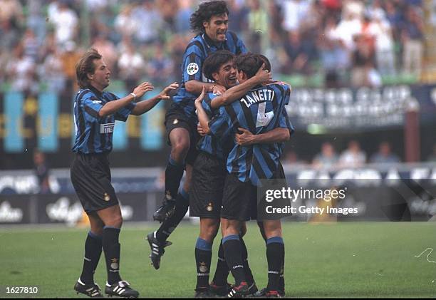 Inter Milan players celebrate a goal during the Serie A match against Brescia at the San Siro in Milan, Italy. \ Mandatory Credit: Allsport UK...