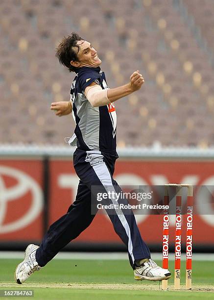 William Sheridan of the Bushrangers bowls during the Ryobi One Day Cup final match between the Victorian Bushrangers and the Queensland Bulls at...