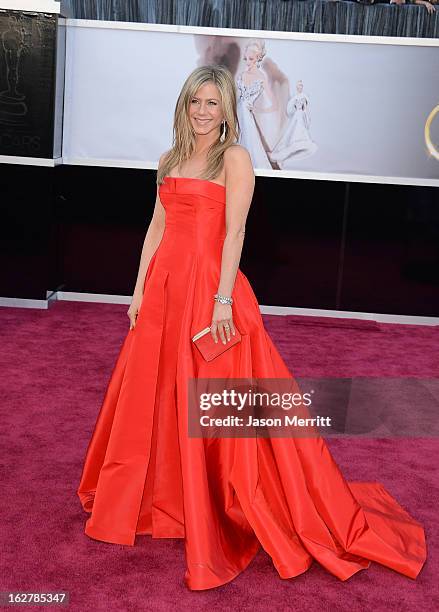 Actress Jennifer Aniston arrives at the Oscars at Hollywood & Highland Center on February 24, 2013 in Hollywood, California.
