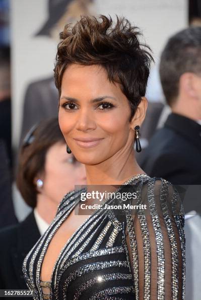 Actress Halle Berry Arrives At The Oscars At Hollywood Highland actress-halle-berry-arrives-at-the-oscars-at-hollywood-highland