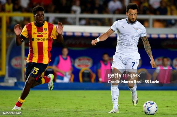 Felipe Anderson of SS Lazio looks on with the ball with Dorgu of US Lecce during the Serie A TIM match between US Lecce v SS Lazio at Stadio Via del...