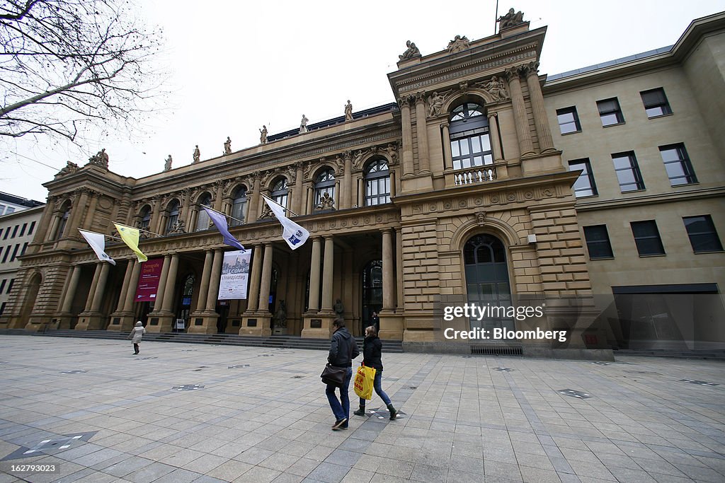 Frankfurt Stock Exchange As Italian Bond Auction Test Markets