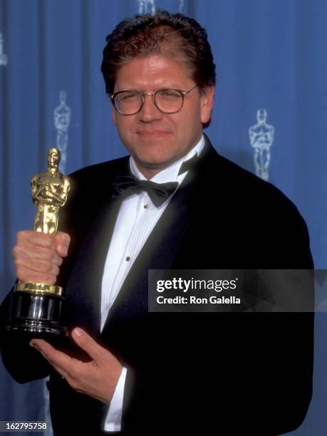 Director Robert Zemeckis attends the 67th Annual Academy Awards on March 27, 1995 at Shrine Auditorium in Los Angeles, California.