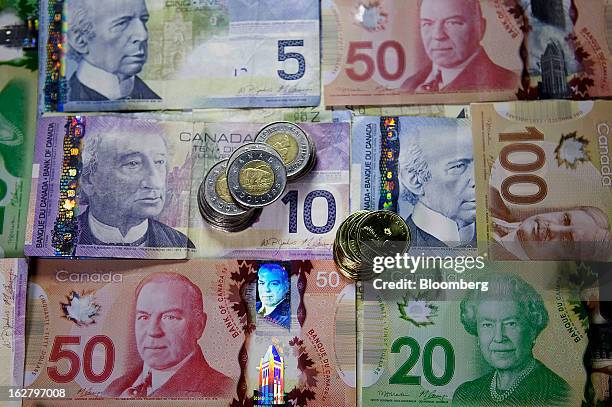 Stack Canadian $20 Stacks Of Canadian Money Photos and Premium High Res Pictures - Getty ...