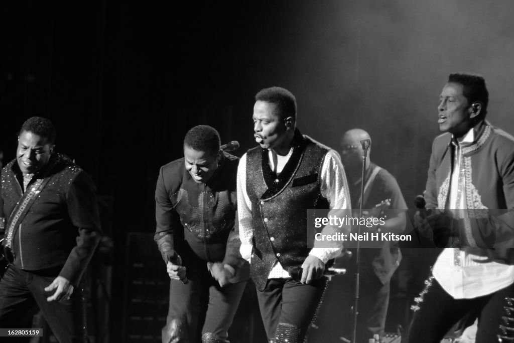 The Jacksons Perform In Manchester