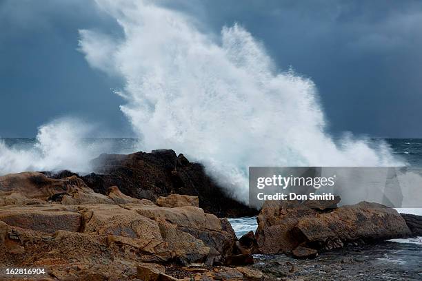 expoding wave - big sur coast stock pictures, royalty-free photos & images