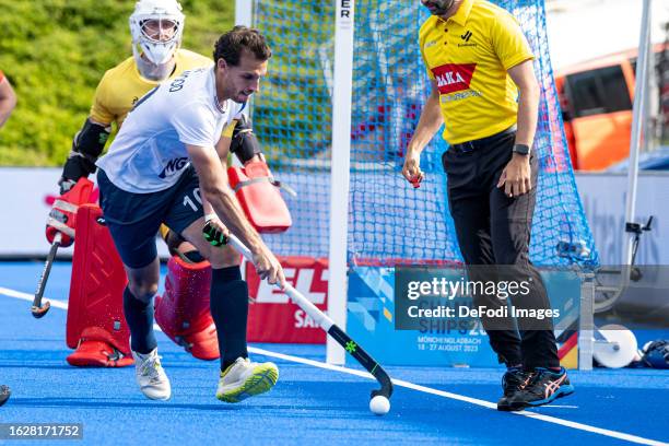 Victor Lockwood of France controls the ball during the 2023 Men's EuroHockey Championship match between Austria vs France at Hockeypark on August 27,...
