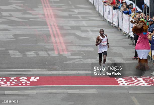 Edwin Kiprop Kiptoo, third place in the XL Telcel Mexico City Marathon 2023 in the men's category, which began at the 68 Olimpico Universitario...