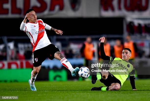 Esequiel Barco of River Plate competes for the ball with Cristian Arce of Barracas Central during a match between River Plate and Barracas Central as...