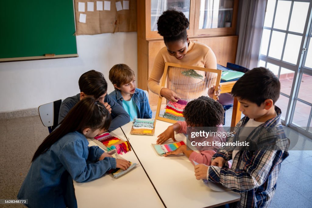 Black Woman Teaching Her Students How To Hand Weave During Arts And ...