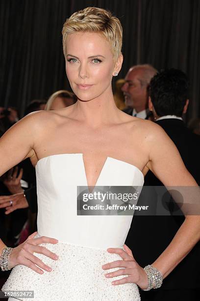 Charlize Theron arrives at the 85th Annual Academy Awards at Dolby Theatre on February 24, 2013 in Hollywood, California.