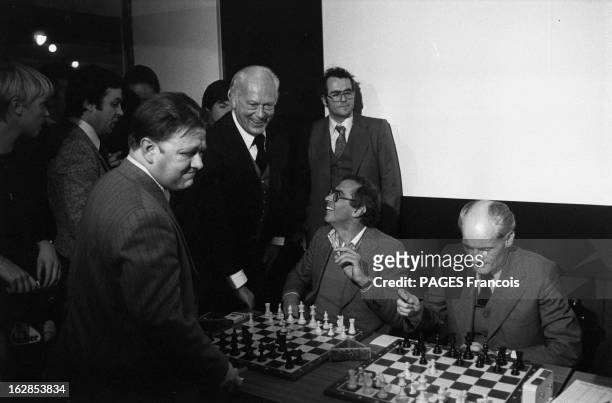 120 Chess 1977 Stock Photos, High-Res Pictures, and Images - Getty