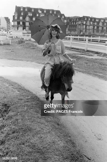 Rendezvous With Dorothee In Deauville. En Juillet 1980, en normandie près de Deauville, Dorothée comédienne dans le film de Robert Enrico 'PILE OU...