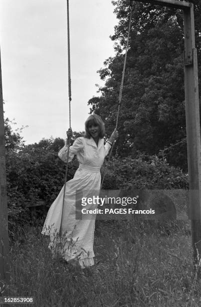 Rendezvous With Dorothee In Deauville. En Juillet 1980, dans sa ferme de Normandie Dorothée, comédienne dans le film de Robert Enrico 'PILE OU FACE'...