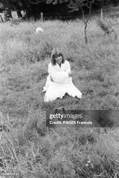 Rendezvous With Dorothee In Deauville. En Juillet 1980, dans sa ferme de Normandie Dorothée, comédienne dans le film de Robert Enrico 'PILE OU FACE'...