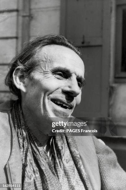 Louis-Ferdinand Celine Living As A Recluse In Meudon. Louis-Ferdinand CELINE à 63 ans, de trois-quarts, souriant, dans le jardin de sa maison Second...