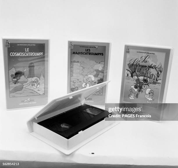 Smurfs Toys. En 1983, quatre films d'animation sur cassette vidéo : 'La Schtroumpfette', 'Les Magischtroumpfs', 'Le Cosmoschtroumpf', et les...