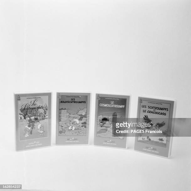 Smurfs Toys. En 1983, quatre films d'animation sur cassette vidéo : 'La Schtroumpfette', 'Les Magischtroumpfs', 'Le Cosmoschtroumpf', et les...