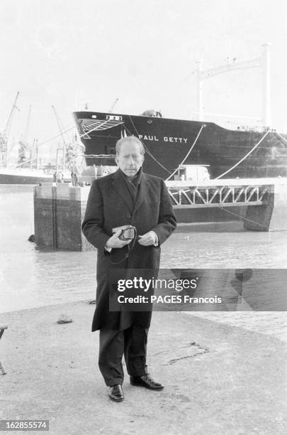 Paul Getty And His Oil Tanker. 1960, portrait de J. Paul Getty , industriel américain , fondateur de la Getty Oil Company et du Getty Center, sur son...