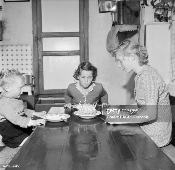 The 10Th Anniversary Of The Allies Landing In Normandy. EN 1954, en France en Normandie, la jeune Pierrette née le jour du débarquement, souffle, en...