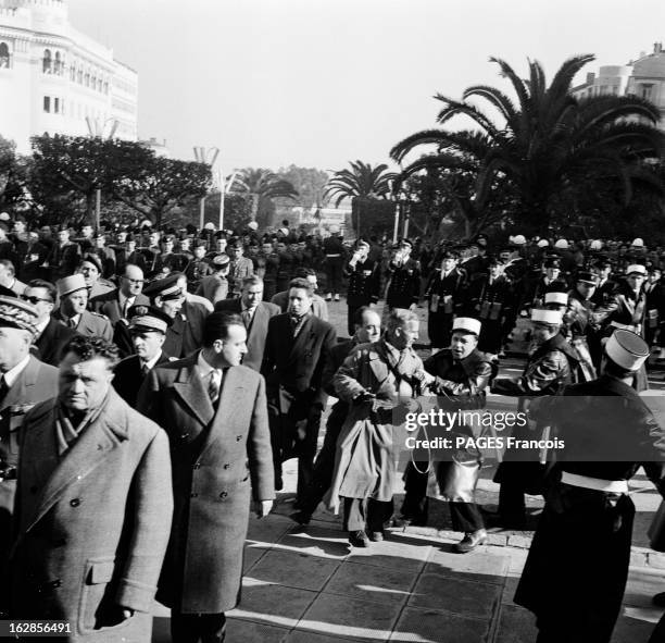 Day Of Riots In Algiers For The Coming Of Guy Mollet. Alger, 7 février 1956 : émeutes européennes lors de la venue du président du Conseil Guy...