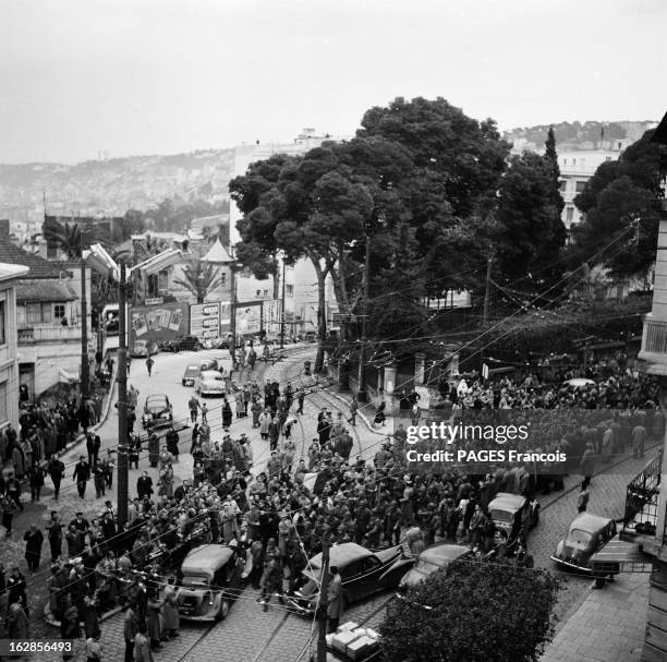 Day Of Riots In Algiers For The Coming Of Guy Mollet. Alger, 7 février 1956 : émeutes européennes lors de la venue du président du Conseil Guy...