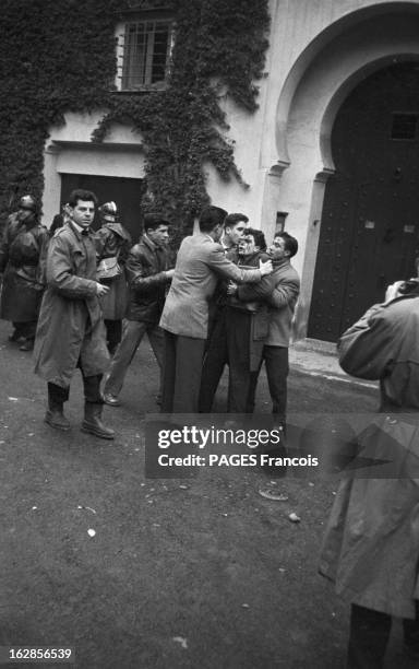 Day Of Riots In Algiers For The Coming Of Guy Mollet. Alger, 7 février 1956 : émeutes européennes lors de la venue du président du Conseil Guy...