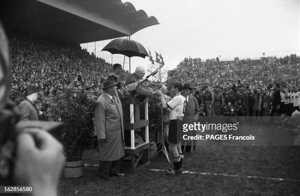 Soccer World Cup 1954 In Switzerland. En Suisse, à Berne, le 4 juillet 1954, à l'occasion de la Coupe du Monde de Football, dans le stade Wankdorf...