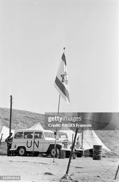 Israel After The Suez Canal War. Egypte - 12 mars 1957 - Après la guerre du Canal de Suez, dans le Sinaï, un véhicule des Nations unies dans un...