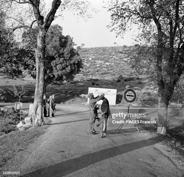 Tlemcen In State Of Alert. Le 23 mai 1956, Tlemcen en Algérie, la ville transformée en camp retranché par les forces armées françaises, pour contrer...