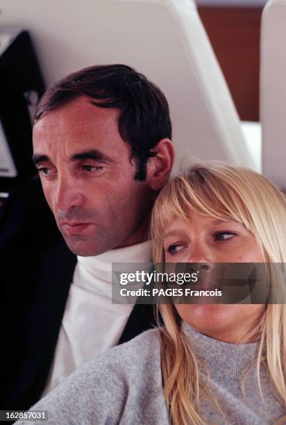 Rendezvous With Charles Aznavour And His Bride Ulla. En France, à Cannes, en juillet 1966, portrait de Charles AZNAVOUR, chanteur, portant une veste...