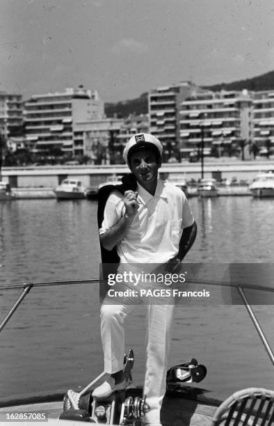 Rendezvous With Charles Aznavour And His Bride Ulla. France, Saint-Tropez, 21 juin 1966, l'auteur-compositeur-interprète et acteur franco-arménien...