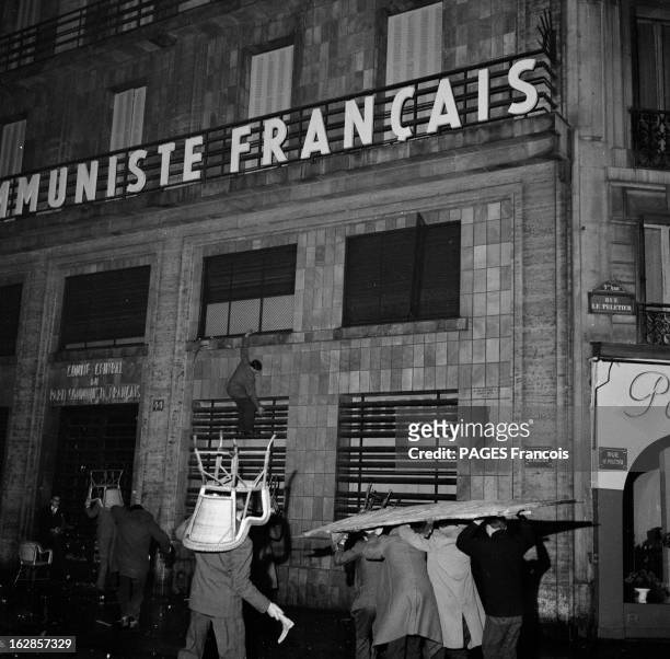 Demonstration In Paris In Favour Of Hungary. A Paris, le 17 novembre 1956, manifestation en faveur de la Hongrie, place de l'Étoile et rue de Wagram....