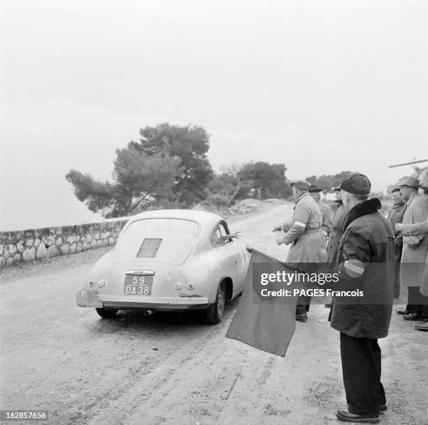 Monte Carlo Rally 1956. Monaco, le 27 janvier 1956. Le rallye de Monte-Carlo est une manifestation sportive organisée par l'Automobile Club de Monaco...