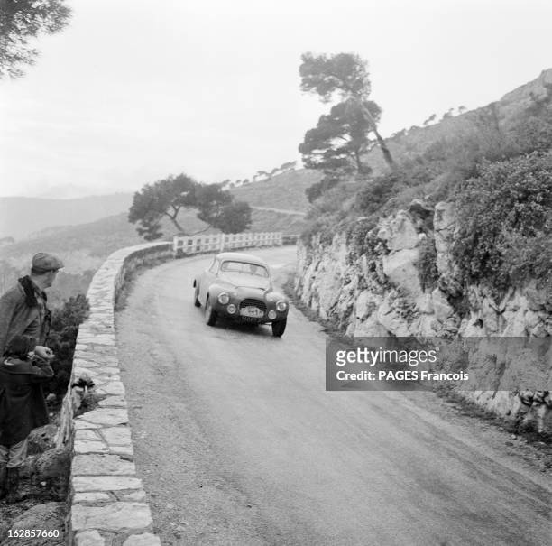 Monte Carlo Rally 1956. Monaco, le 27 janvier 1956. Le rallye de Monte-Carlo est une manifestation sportive organisée par l'Automobile Club de Monaco...