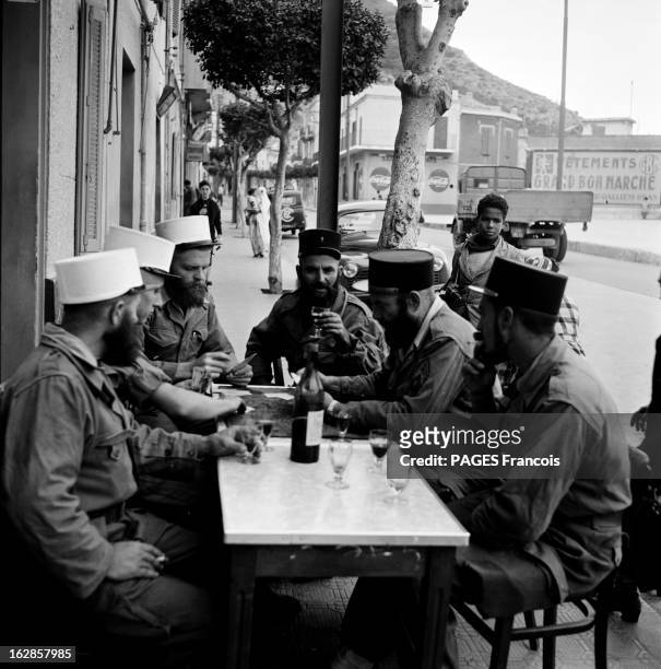 The Foreign Legion Arrives In Oran. Algérie, février 1956, Les légionnaires français en provenance d 'Indochine sont appelés en renfort pour contenir...
