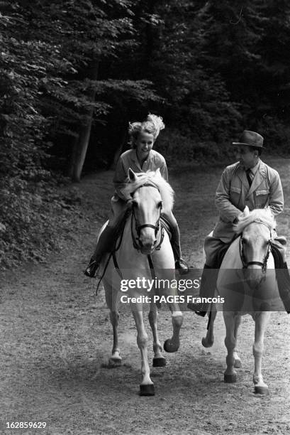 Brigitte Close-Up Of Fossey. France, 14 juillet 1966, à la campagne, l'actrice française Brigitte FOSSEY monte son cheval nommé 'Provence' au galop...