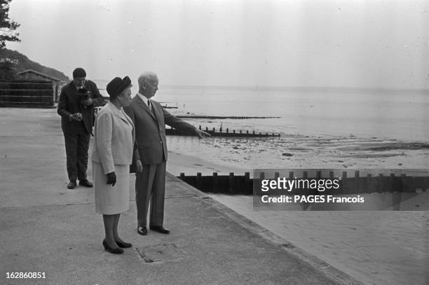 Heinrich Lübke And His Wife On Vacation In Arcachon In 1967. Le 15 septembre 1967, en France, lors de vacances d'éte à Arcachon, le président de...