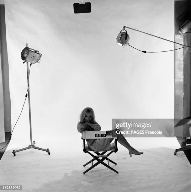 Close-Up Of Anna Gael. France, 28 juillet 1966, l'actrice française d'origine hongroise Anna GAEL va tourner dans une adaptation cinématographique de...