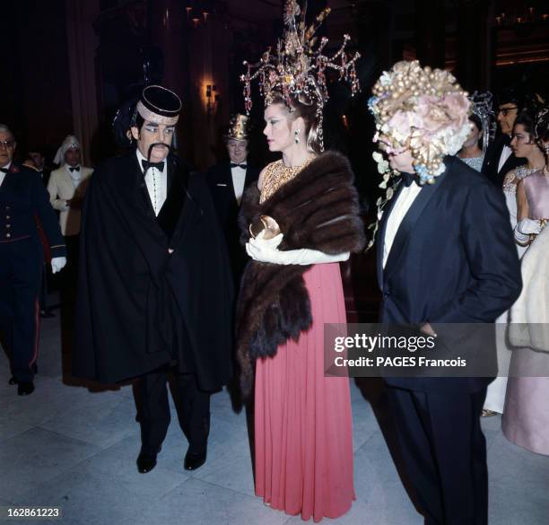 Ball For The Opening Of The Americas Room At The Casino De Monaco. A Monaco, en 1969, à l'occasion d'un bal pour l'inauguration de la salles des...