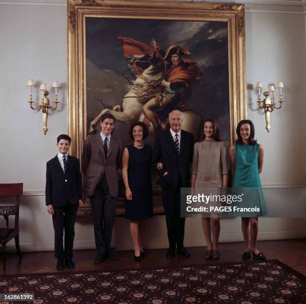 Prince Louis Napoleon With His Wife And Their Children. En 1969, dans un salon, posant sous le portrait de NAPOLEON 1ER, en tenue de cavalier sur son...