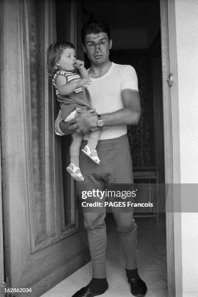 Rendezvous With Raymond Poulidor After His Accident. France, 18 juillet 1968, le coureur cycliste français Raymond POULIDOR a été victime d'une chute...