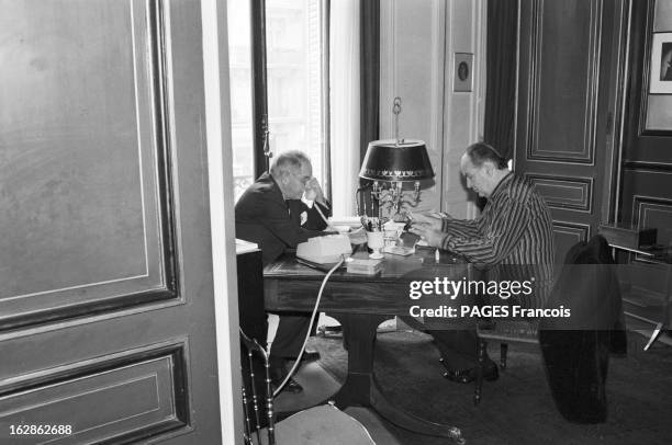 Meeting Of Jean Anouilh And Jean Le Poulain. France, Paris, 12 octobre 1979, l'écrivain et dramaturge français Jean ANOUILH et acteur et metteur en...